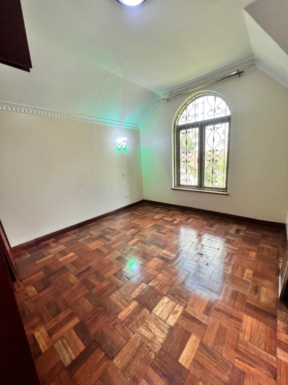 Five bedroom town house to let in lavington