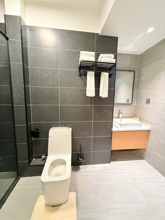 KILIMANI FIVE BEDROOM APARTMENT PLUS A DSQ FOR SALE