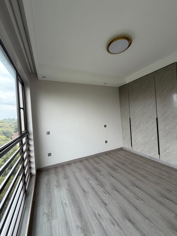 Executive three bedroom apartment to let off Riverside Drive