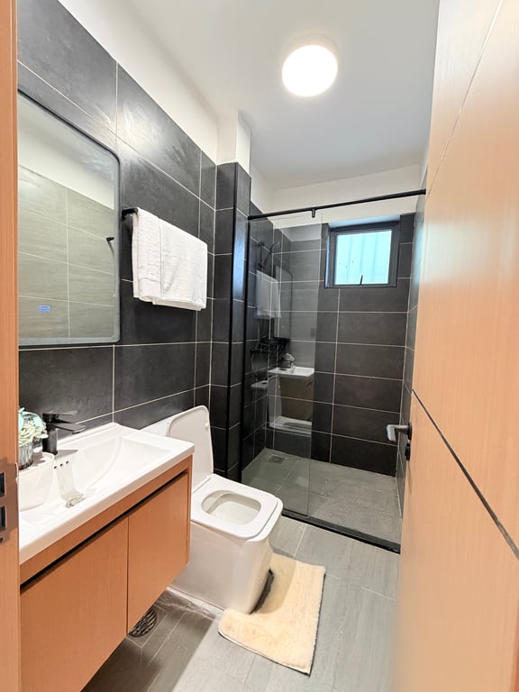 KILIMANI FIVE BEDROOM APARTMENT PLUS A DSQ FOR SALE