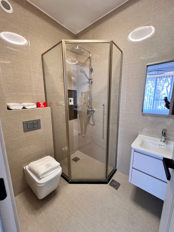 KILIMANI LUXURIOUS SIX BEDROOM APARTMENT FOR SALE