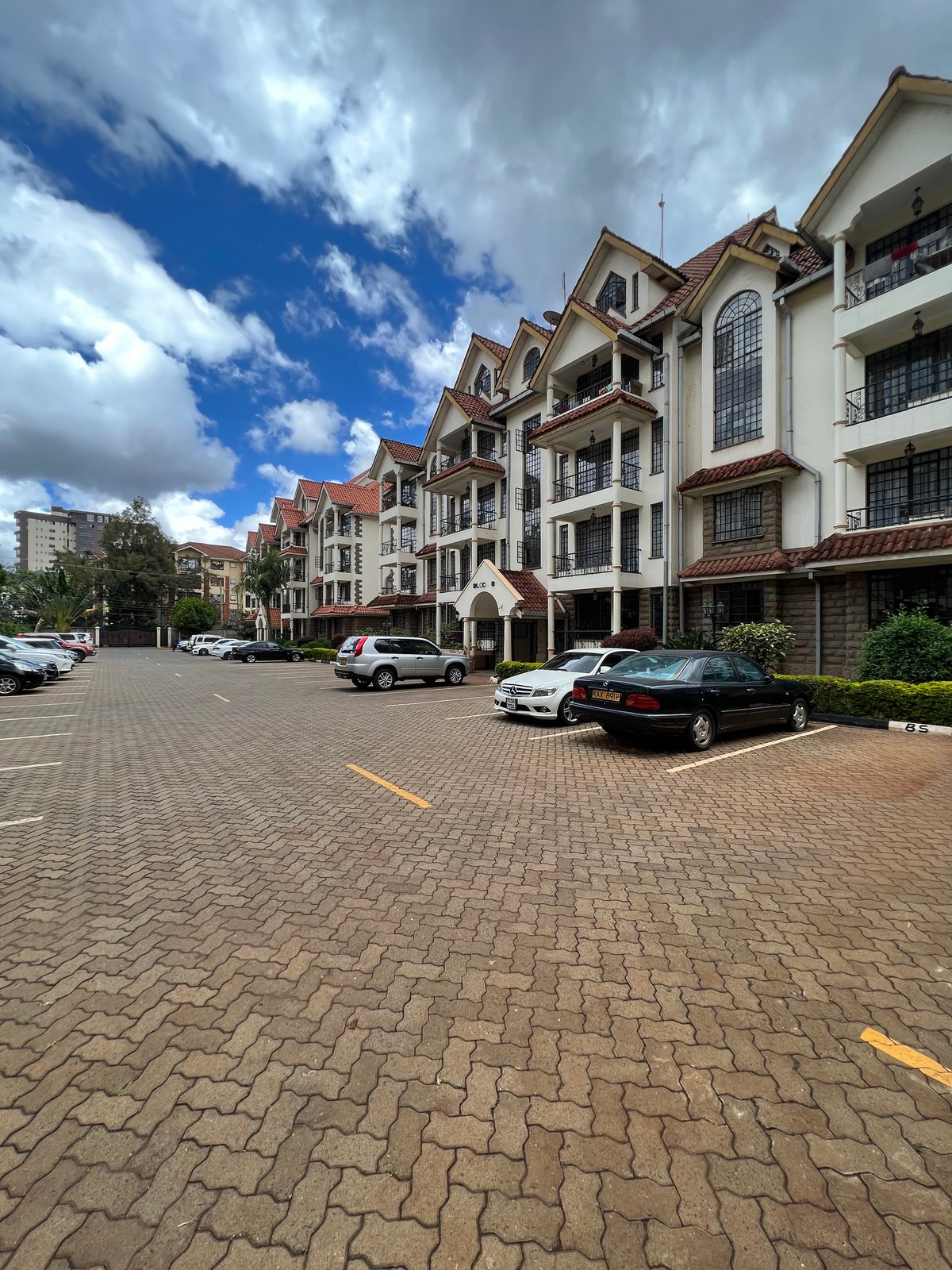 READY THREE BEDROOM APARTMENT FOR SALE