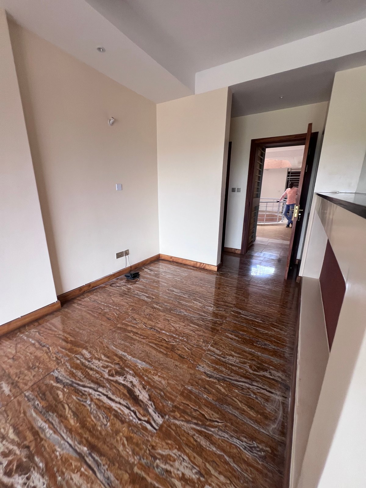 READY THREE BEDROOM APARTMENT PLUS A DSQ FOR SALE