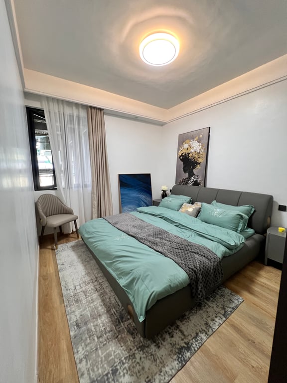 LAVINGTON LUXURIOUS THREE BEDROOM APARTMENT FOR SALE