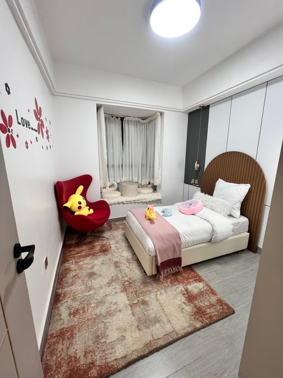 LUXURIOUS THREE BEDROOM APARTMENT PLUS STUDY FOR SALE
