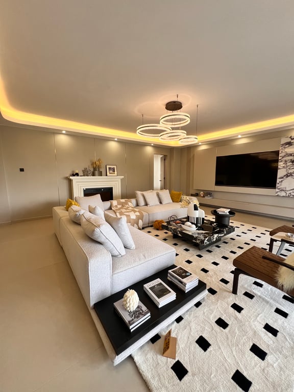 KILIMANI LUXURIOUS SIX BEDROOM APARTMENT FOR SALE