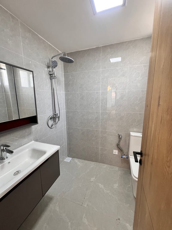 LAVINGTON EXECUTIVE TWO BEDROOM APARTMENT FOR SALE
