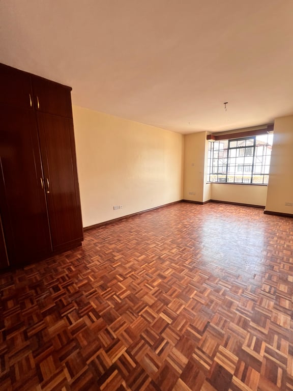 Lavington three bedroom plus dsq to let