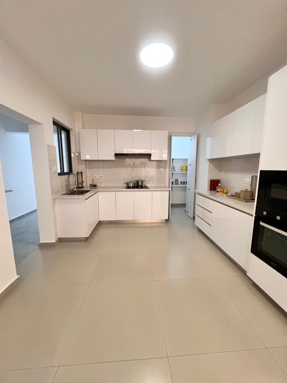 KILIMANI LUXURIOUS THREE BEDROOM PLUS A DSQ FOR SALE