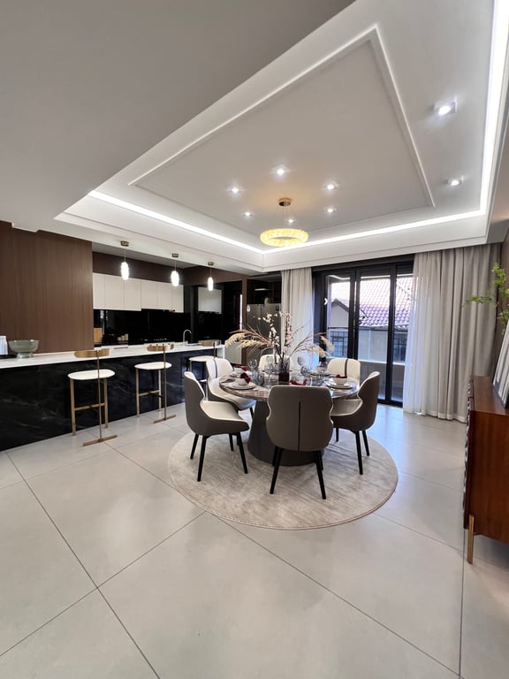 KILIMANI LUXURIOUS FIVE BEDROOM APARTMENT FOR SALE
