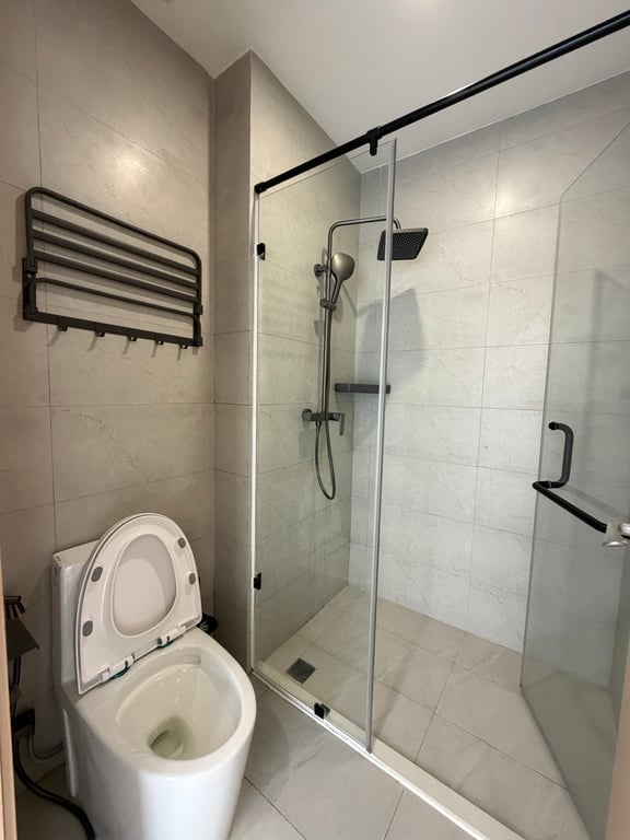 RIVERSIDE DRIVE READY ONE BEDROOM PLUS A STUDYROOM FOR SALE