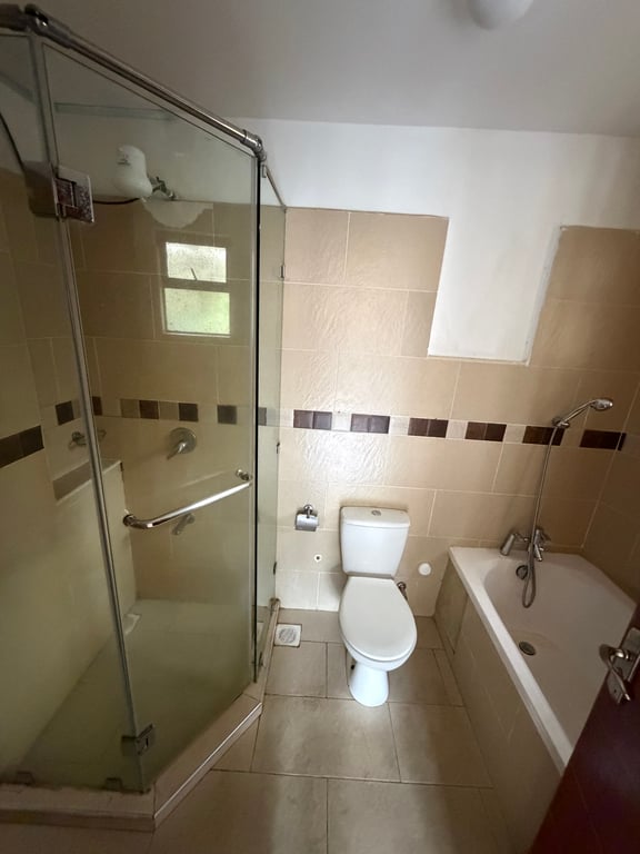 Two bedroom apartment to let off Riverside Drive