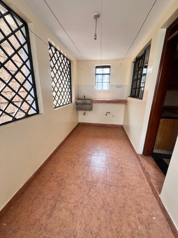 Lavington three bedroom plus dsq to let