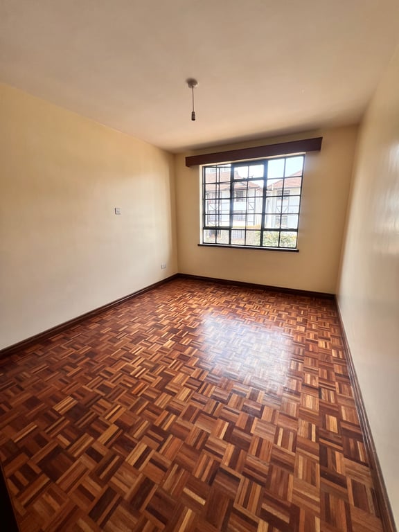 Lavington three bedroom plus dsq to let