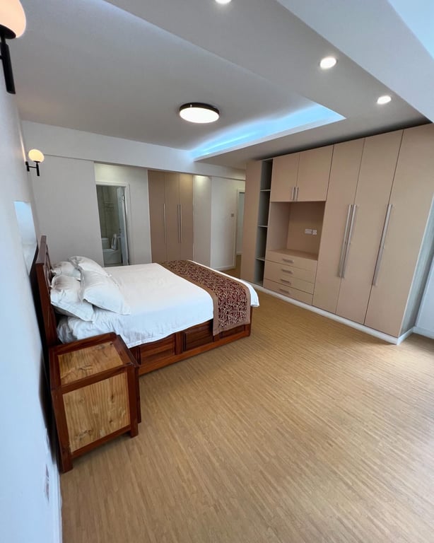 LAVINGTON THREE BEDROOM APARTMENT FOR SALE
