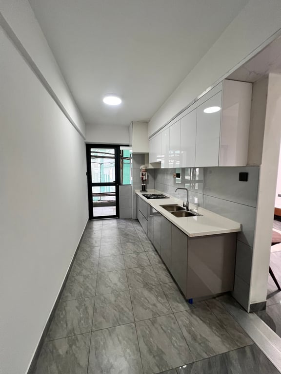 KILIMANI TWO BEDROOM APARTMENT PLUS DSQ FOR SALE