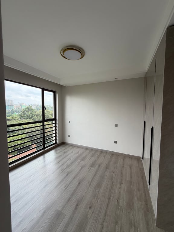 Executive three bedroom apartment to let off Riverside Drive