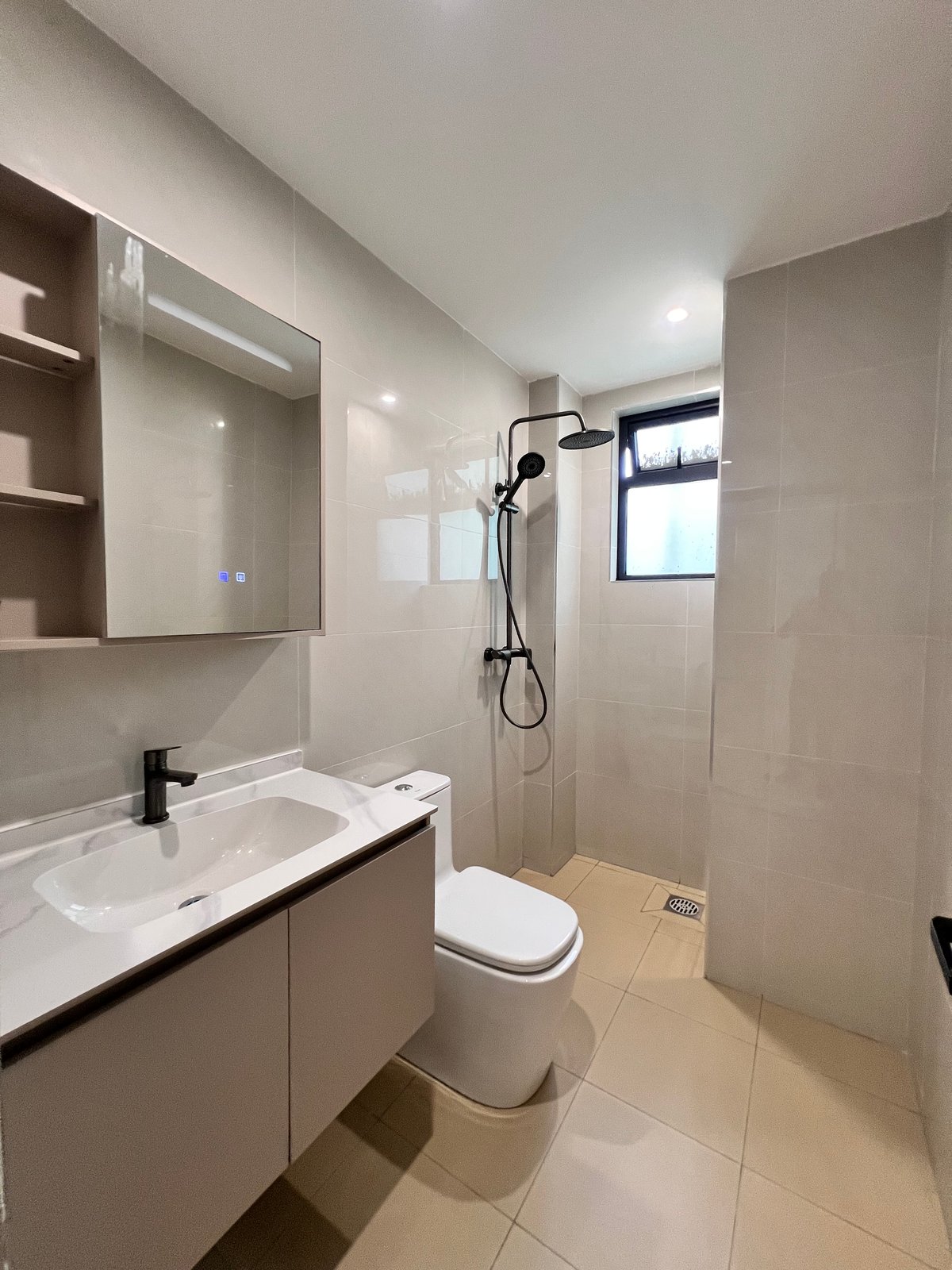 EXQUISITE TWO BEDROOM APARTMENT PLUS A DSQ FOR SALE