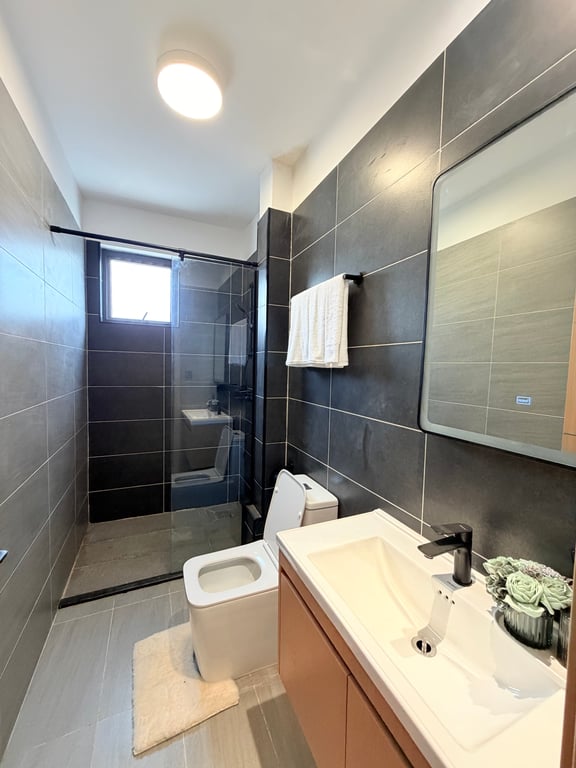 KILIMANI FIVE BEDROOM APARTMENT PLUS A DSQ FOR SALE