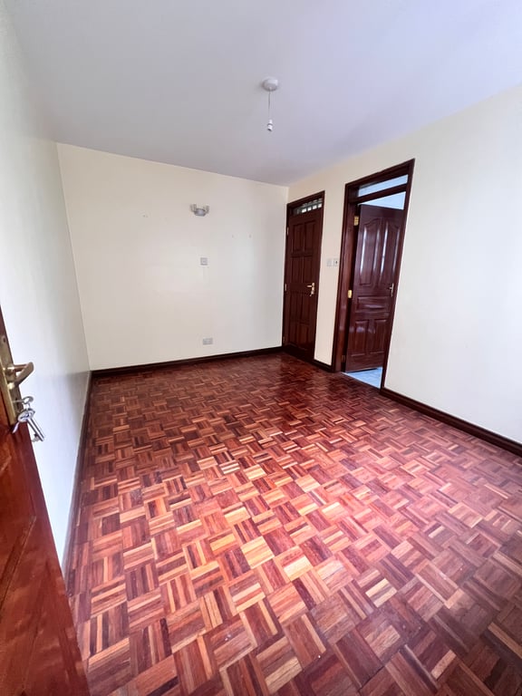 Lavington three bedroom plus dsq to let