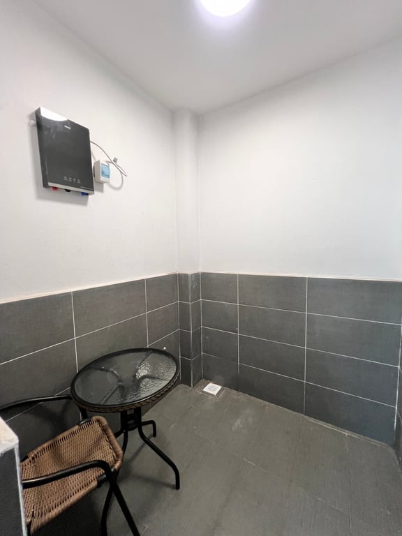 LAVINGTON OFFPLAN THREE BEDROOM APARTMENTS FOR SALE