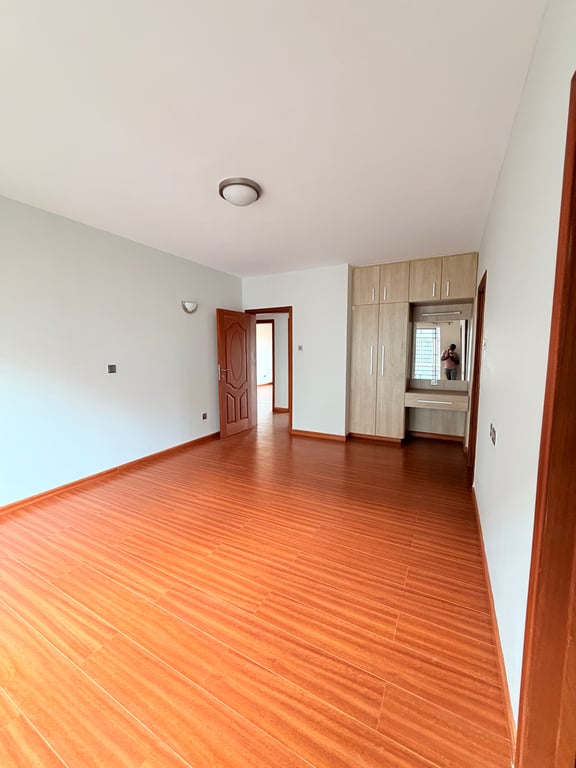EXECUTIVE THREE BEDROOM APARTMENT PLUS A DSQ FOR SALE IN KILELESHWA