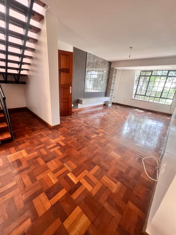 RIVERSIDE DRIVE THREE BEDROOM DUPLEX FOR RENT