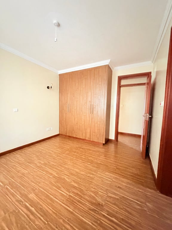 RIVERSIDE THREE BEDROOM APARTMENT PLUS DSQ FOR RENT