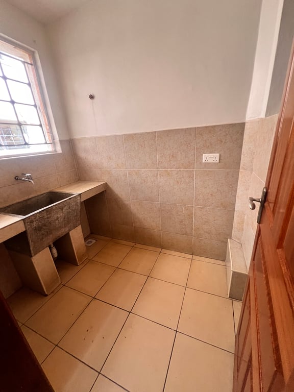 RIVERSIDE DRIVE THREE BEDROOM DUPLEX FOR RENT