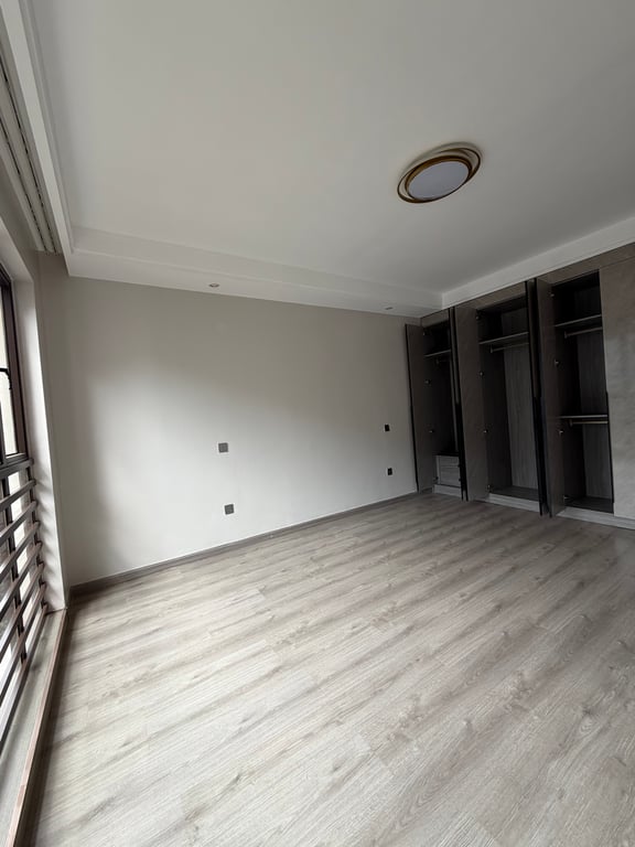 Executive three bedroom apartment to let off Riverside Drive
