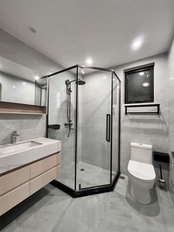 LAVINGTON LUXURIOUS THREE BEDROOM APARTMENT FOR SALE