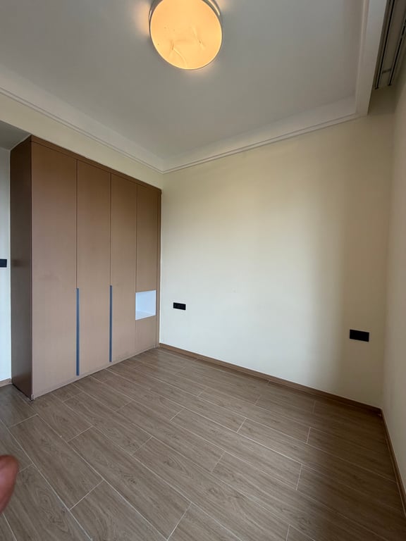 RIVERSIDE DRIVE READY ONE BEDROOM PLUS A STUDYROOM FOR SALE