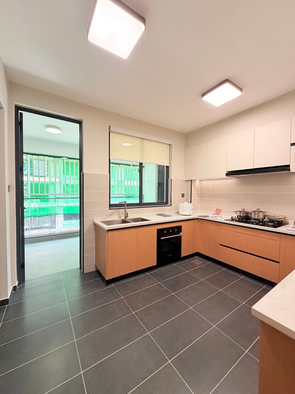 KILIMANI FIVE BEDROOM APARTMENT PLUS A DSQ FOR SALE