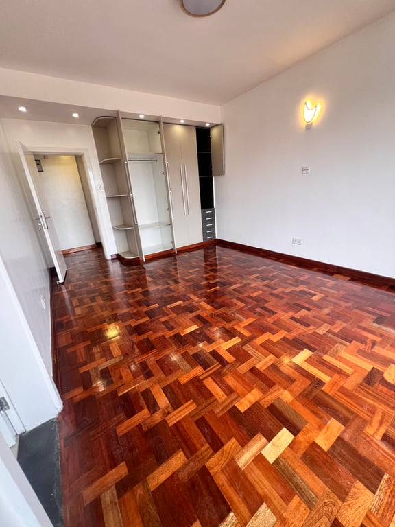 Kileleshwa  three bedroom plus a dsq to let