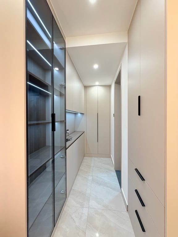 OAK WEST RESIDENCY THREE BEDROOM FOR SALE