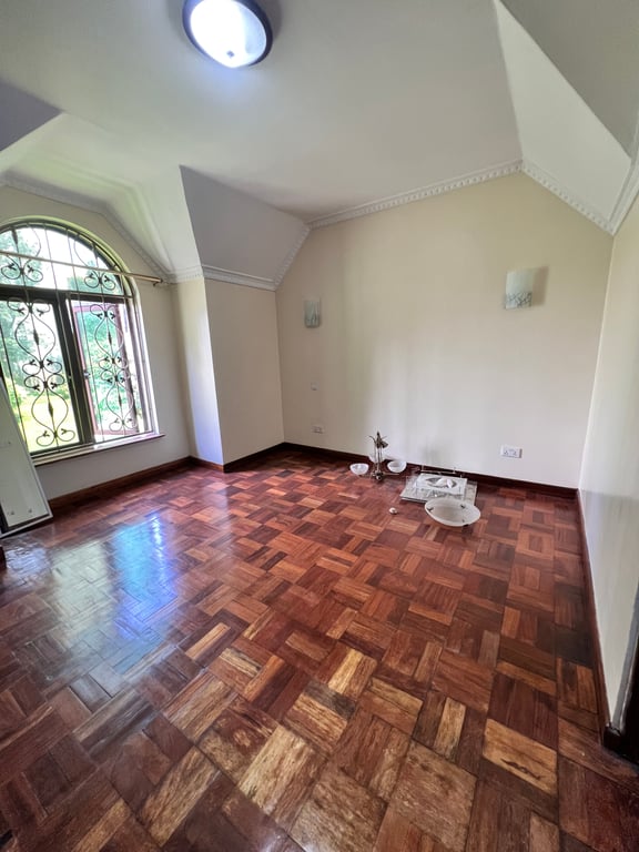 Five bedroom town house to let in lavington