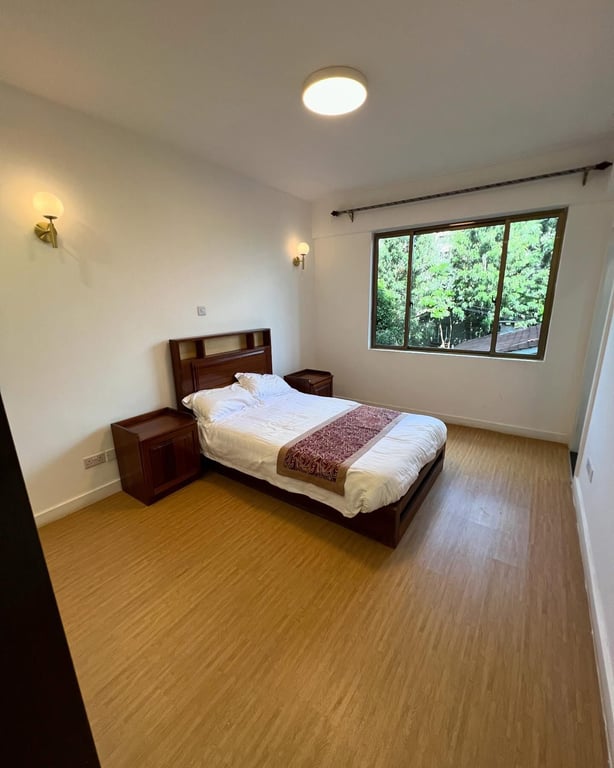 LAVINGTON THREE BEDROOM APARTMENT FOR SALE