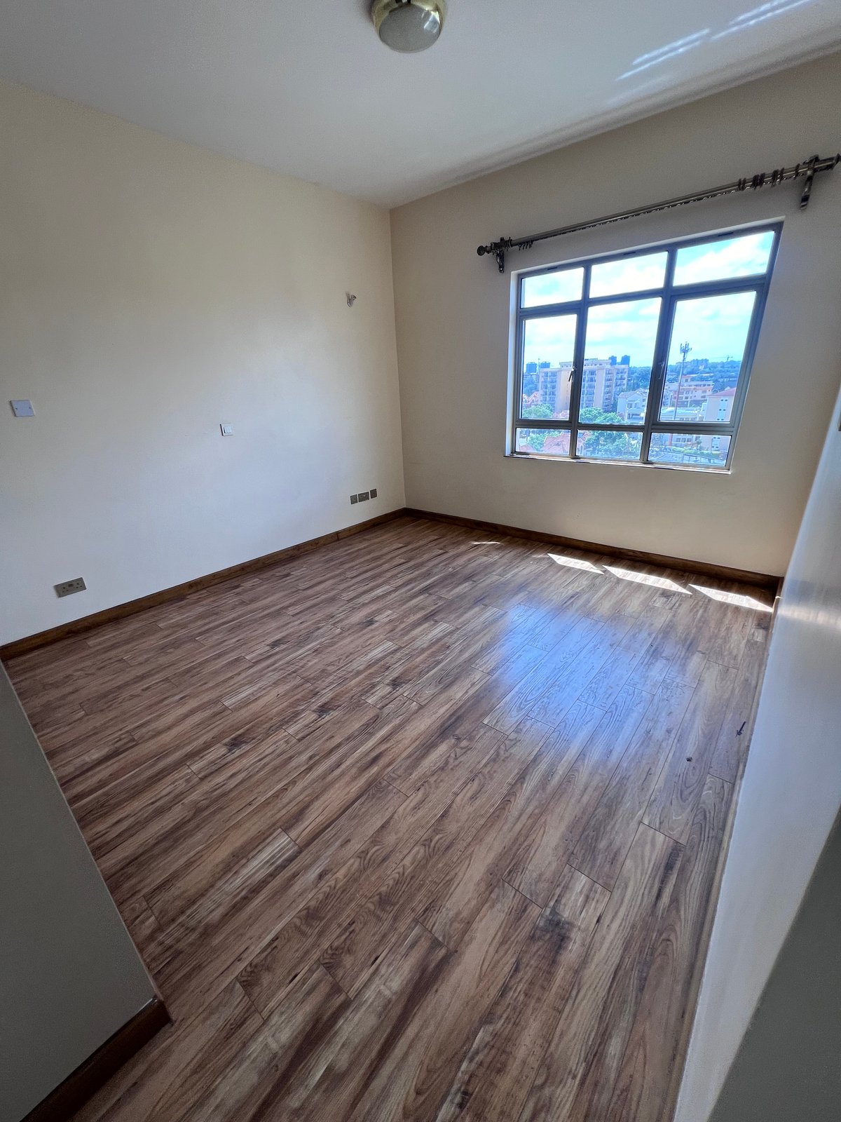 READY THREE BEDROOM APARTMENT PLUS A DSQ FOR SALE