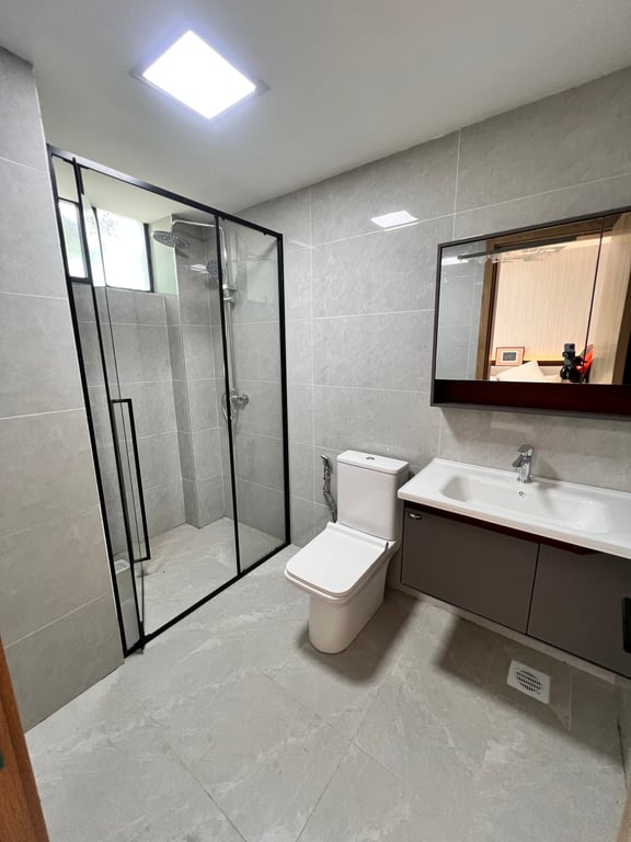 LAVINGTON LUXURIOUS THREE BEDROOM APARTMENT FOR SALE