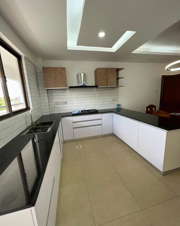 LAVINGTON THREE BEDROOM APARTMENT FOR SALE