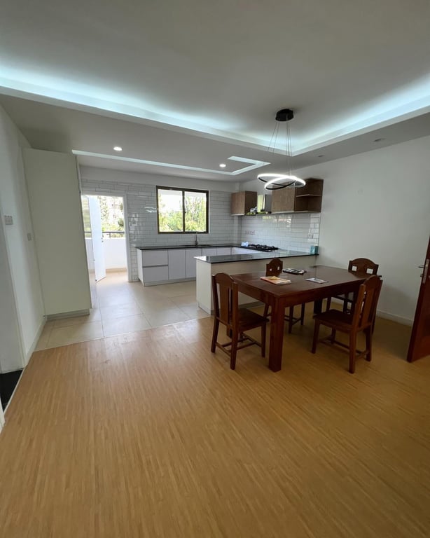 LAVINGTON THREE BEDROOM APARTMENT FOR SALE