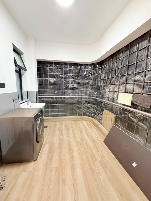 OAK WEST RESIDENCY THREE BEDROOM FOR SALE
