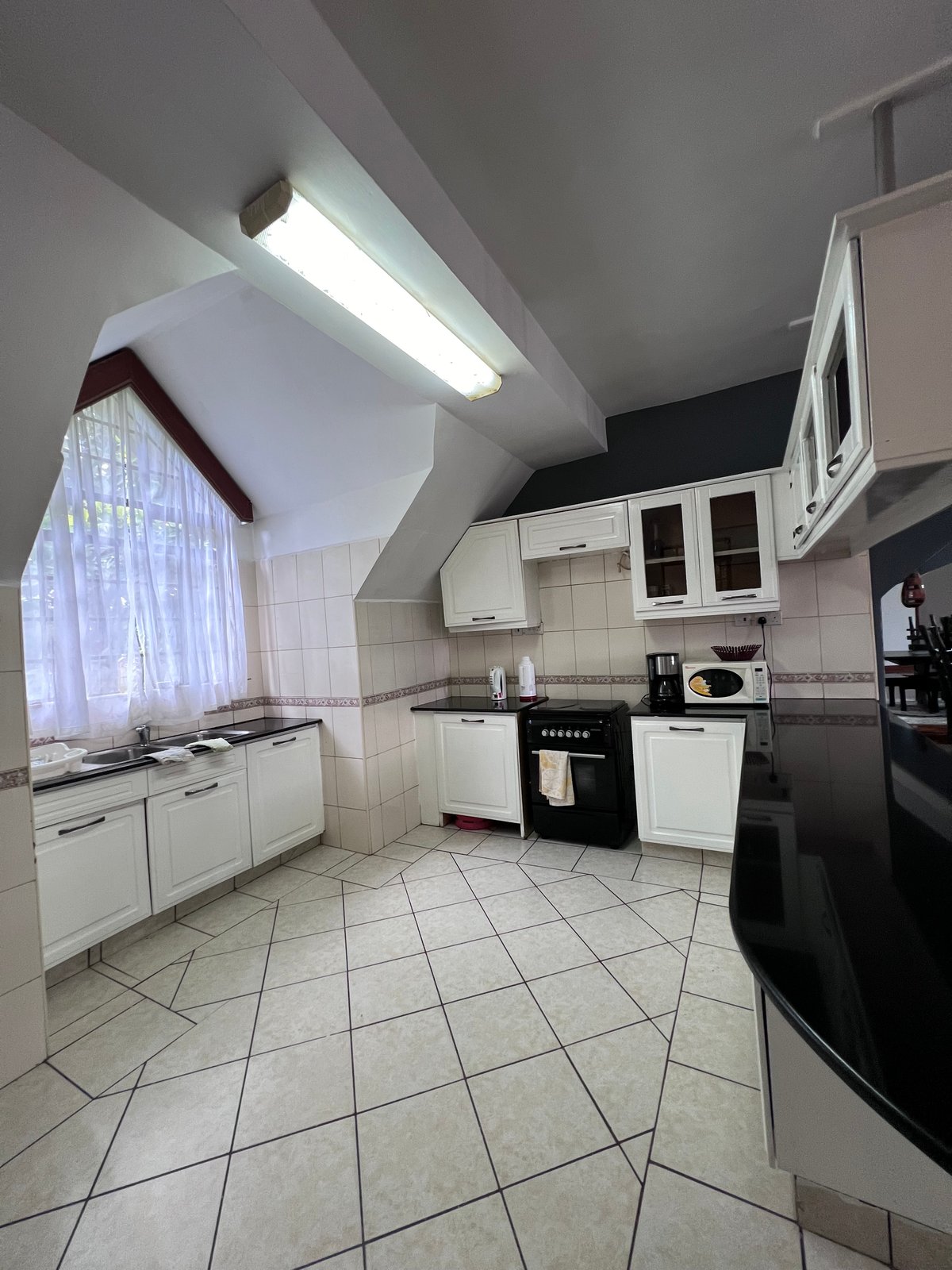 READY THREE BEDROOM APARTMENT FOR SALE
