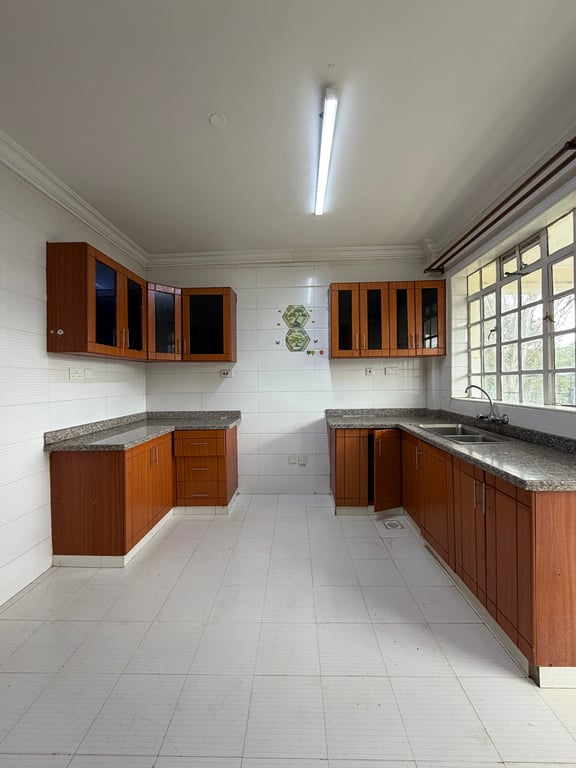 EXECUTIVE THREE BEDROOM PLUS A DSQ FOR SALE IN LAVINGTON