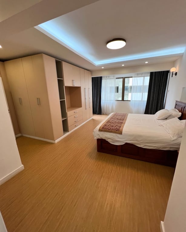 LAVINGTON THREE BEDROOM APARTMENT FOR SALE
