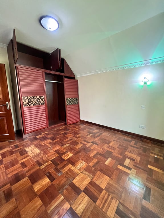 Five bedroom town house to let in lavington