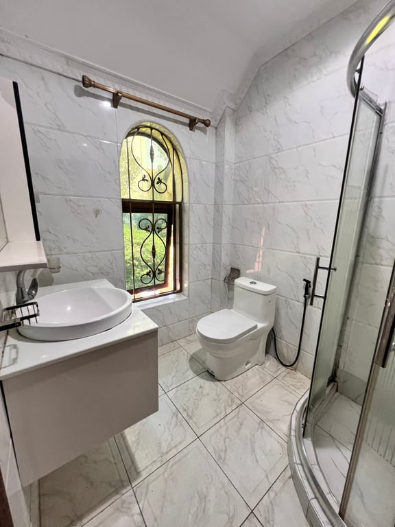 Five bedroom town house to let in lavington