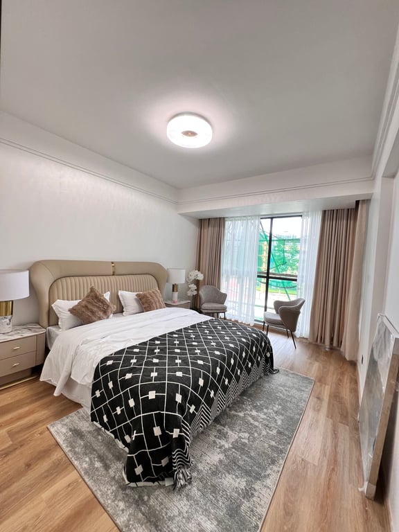 LAVINGTON LUXURIOUS THREE BEDROOM APARTMENT FOR SALE