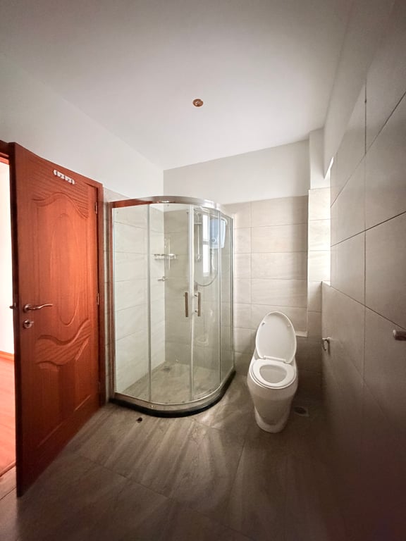 EXECUTIVE THREE BEDROOM APARTMENT PLUS A DSQ FOR SALE IN KILELESHWA