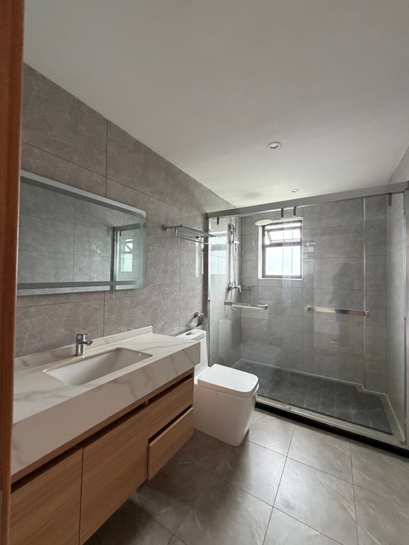 Executive three bedroom apartment to let off Riverside Drive